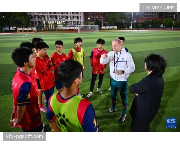 “足球进校园”计划启动，意甲俱乐部向基层学校捐赠千个足球